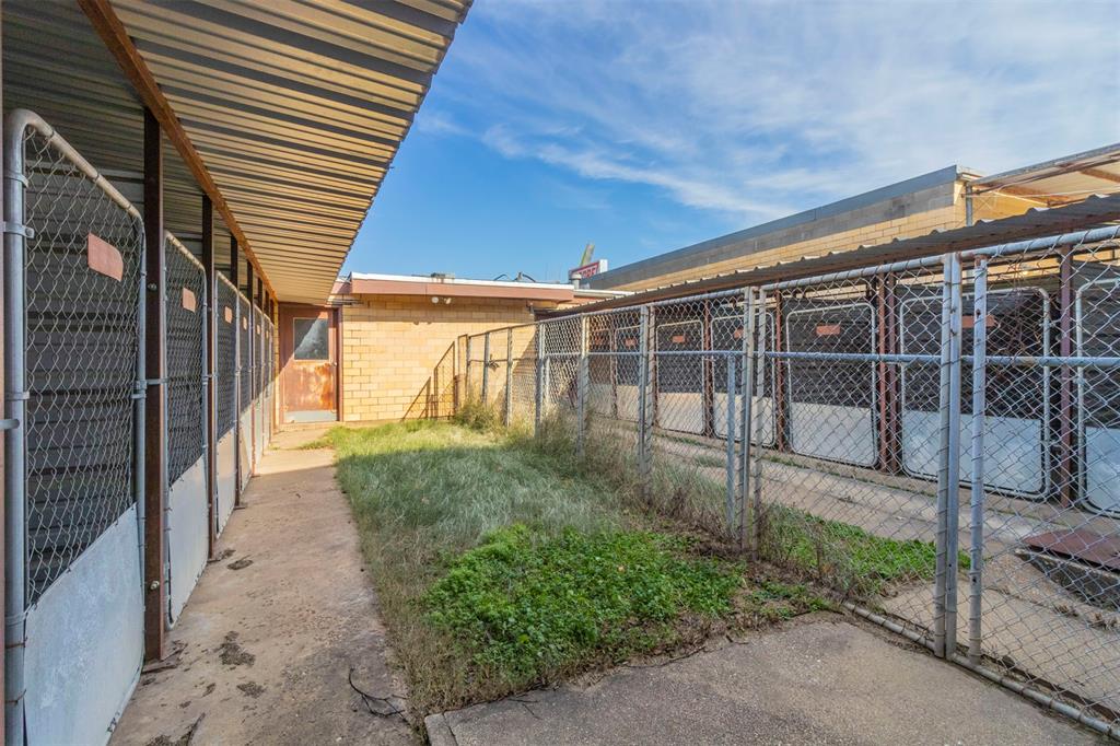 1012 W Division Street Property Photo 40