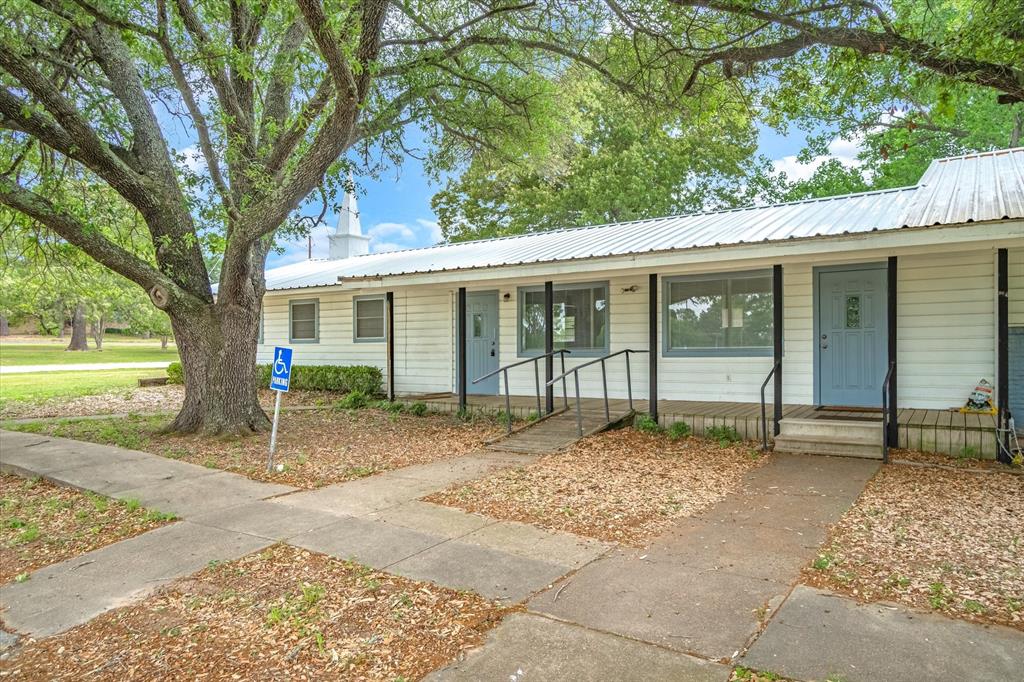 1500 N Spring Street Property Photo 3