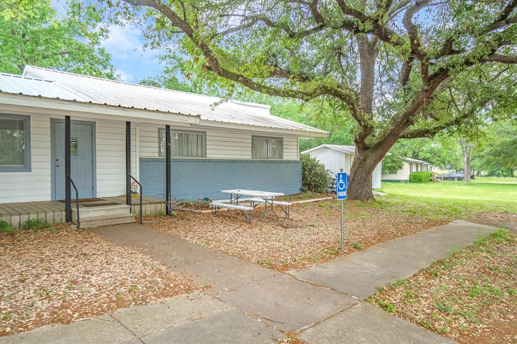 1500 N Spring Street Property Photo 5