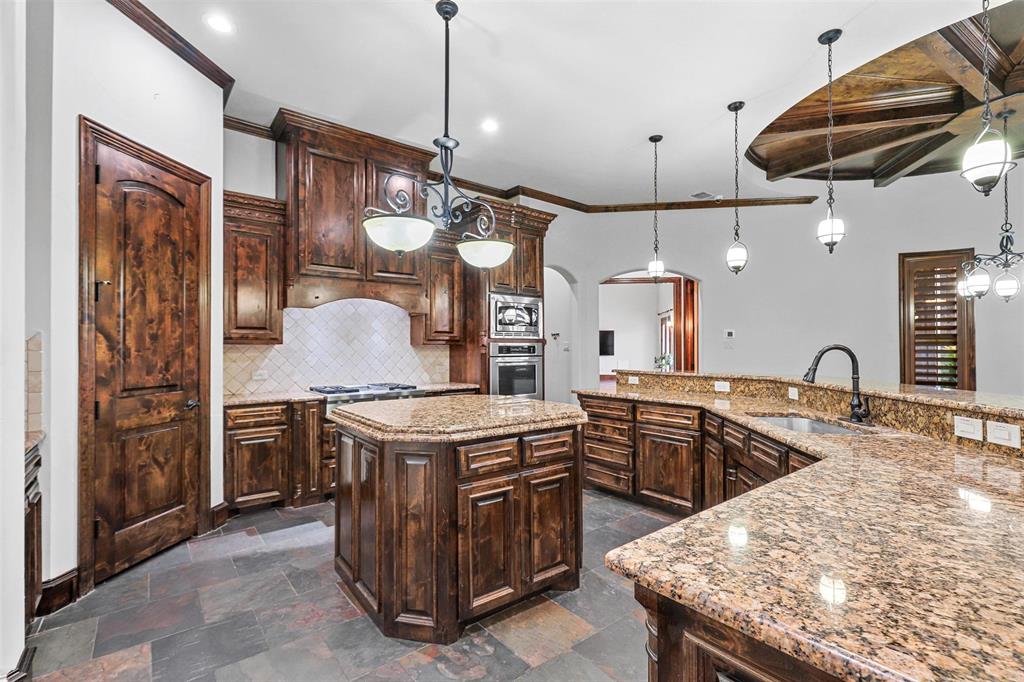 7909 Bella Flora Drive Property Photo 16
