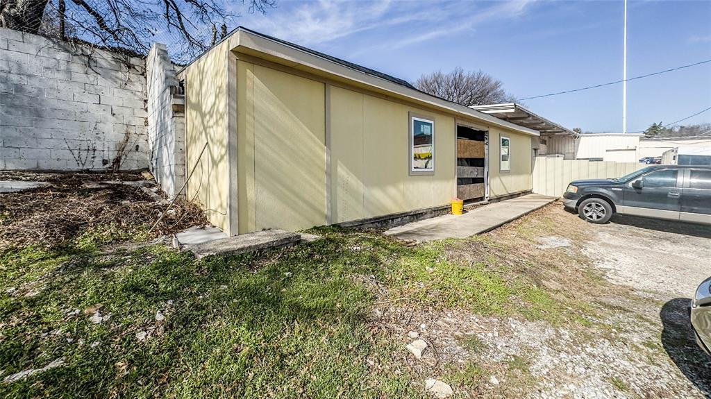 719 E Highway 67 Property Photo 3