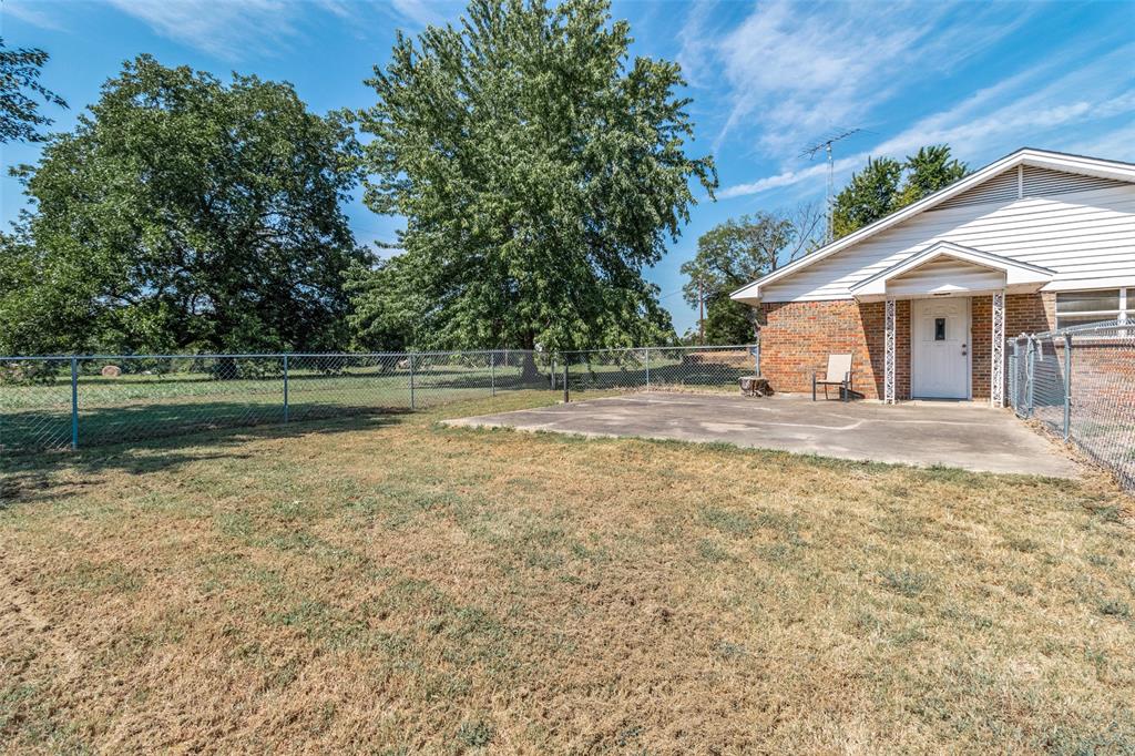 2102 County Road 2610 Property Photo 3