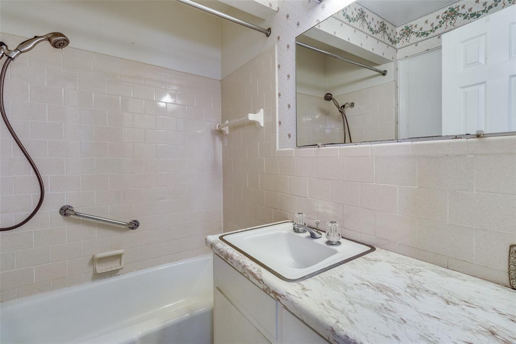 2102 County Road 2610 Property Photo 15