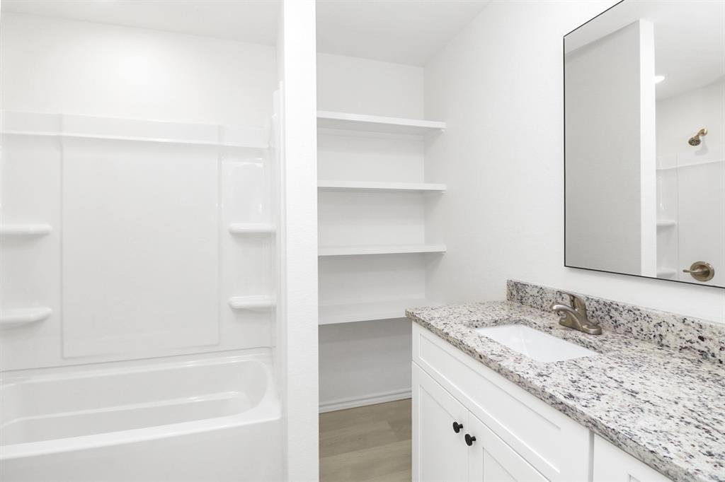 804 Bella Boulevard Property Photo 18