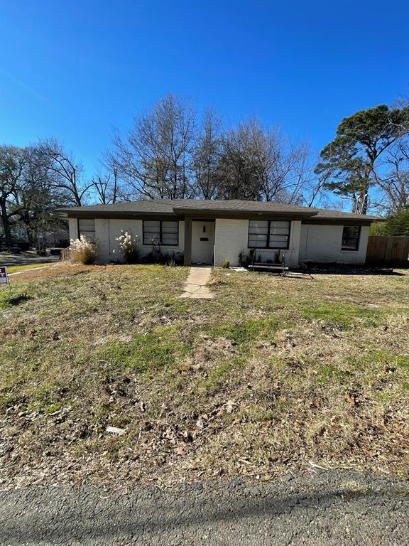 152 E Topeka Street Property Photo
