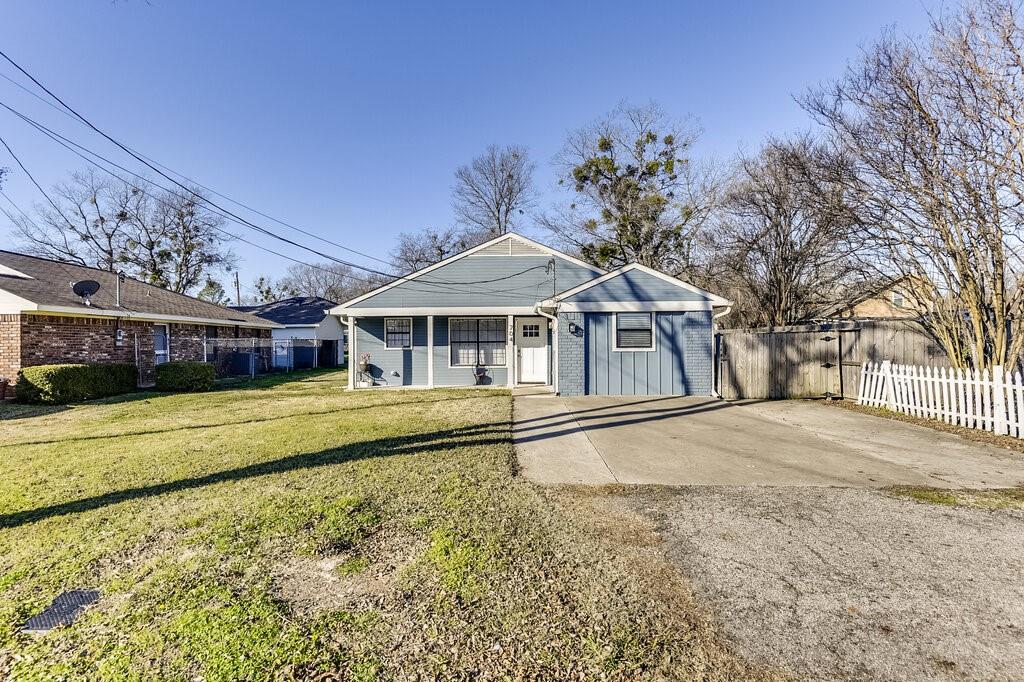 704 S Jackson Street Property Photo 1