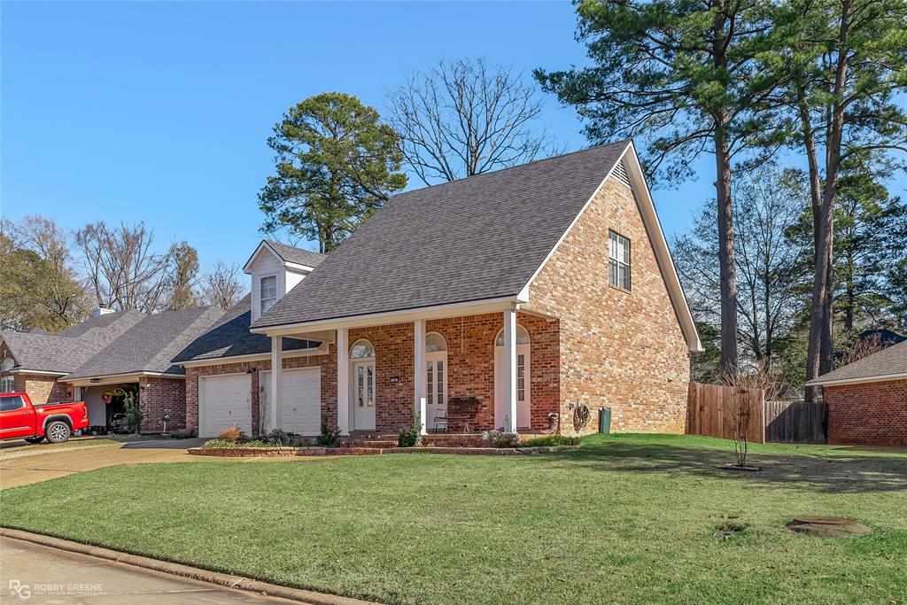 102 Hanging Moss Drive