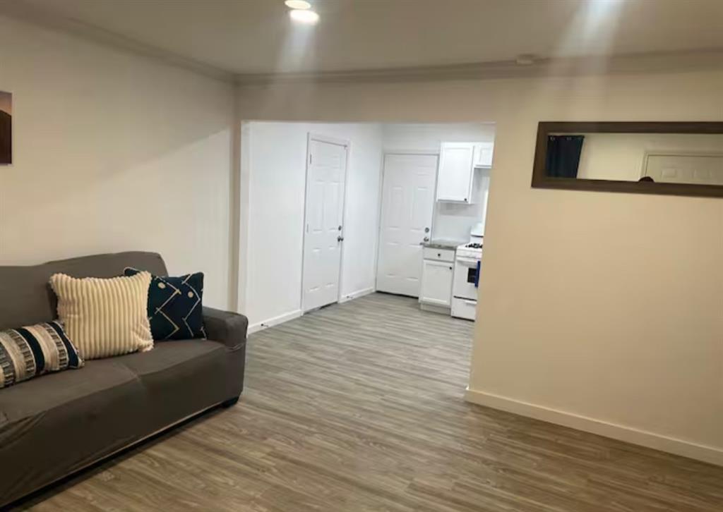 3915 Ambrose Drive Property Photo 4