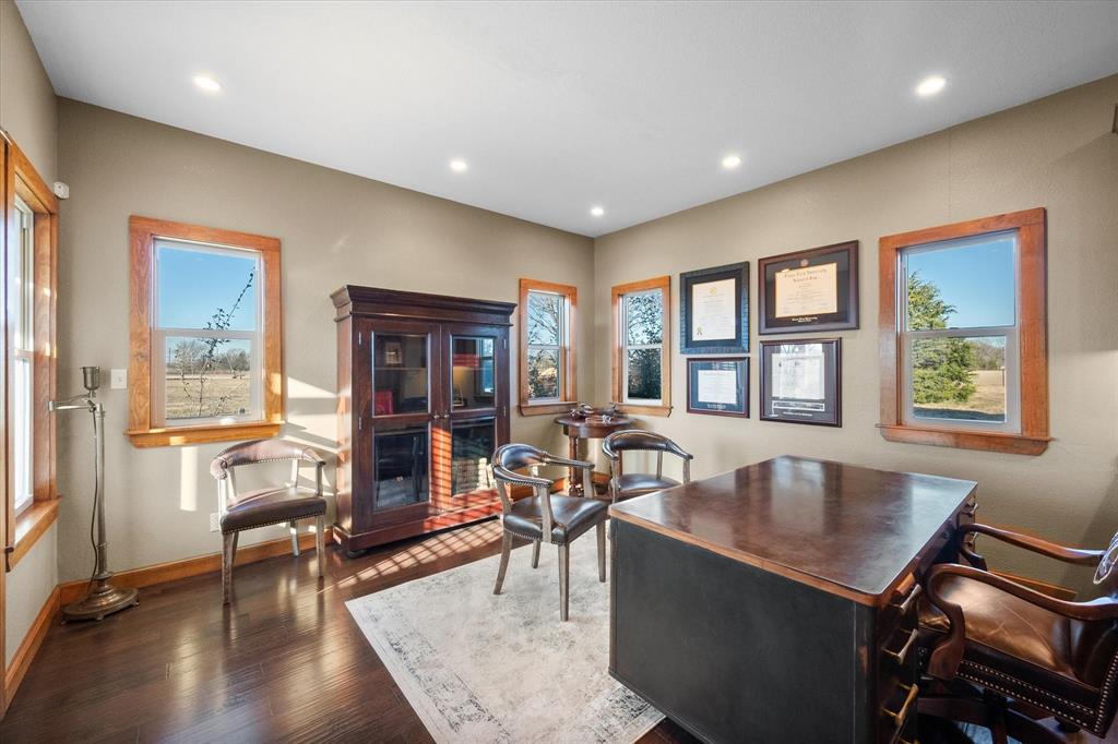 A10139 Real Estate Listings Main Image