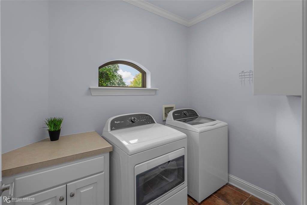 222 Gloucester Drive Property Photo 18