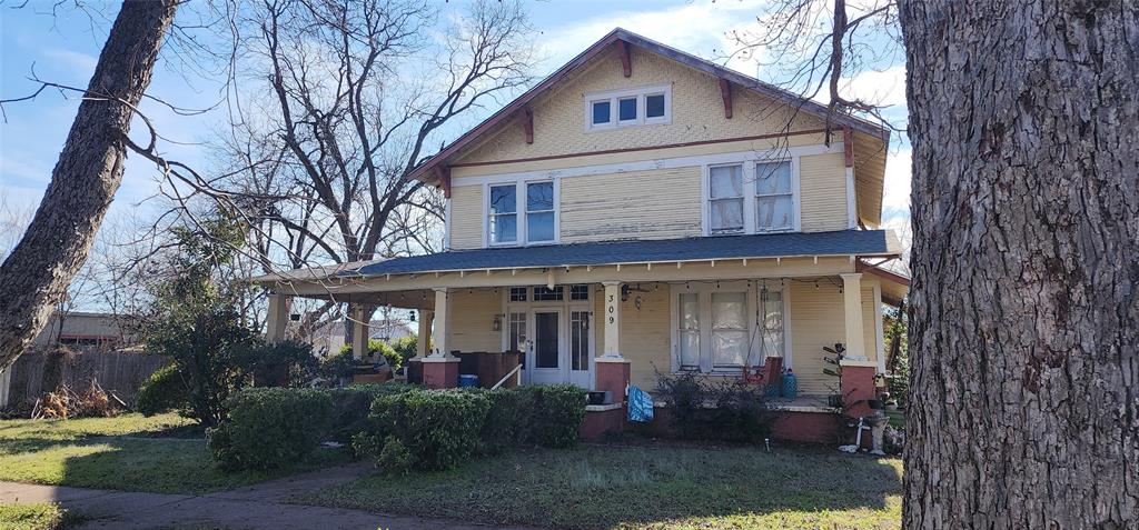 309 W San Saba Street Property Photo