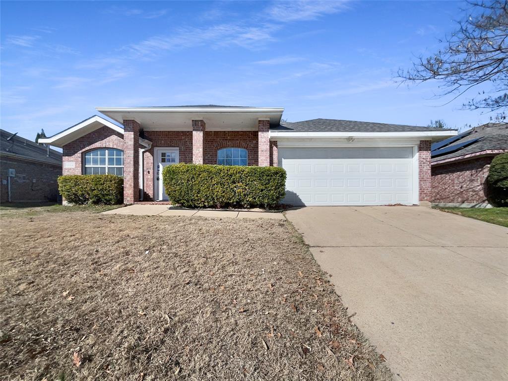 1004 Greenbriar Lane Property Photo 1