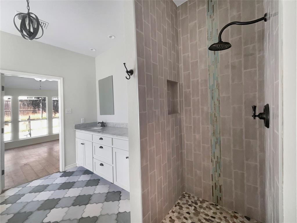 1004 Greenbriar Lane Property Photo 7