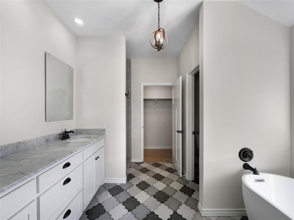 1004 Greenbriar Lane Property Photo 13