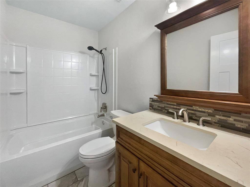 1004 Greenbriar Lane Property Photo 14