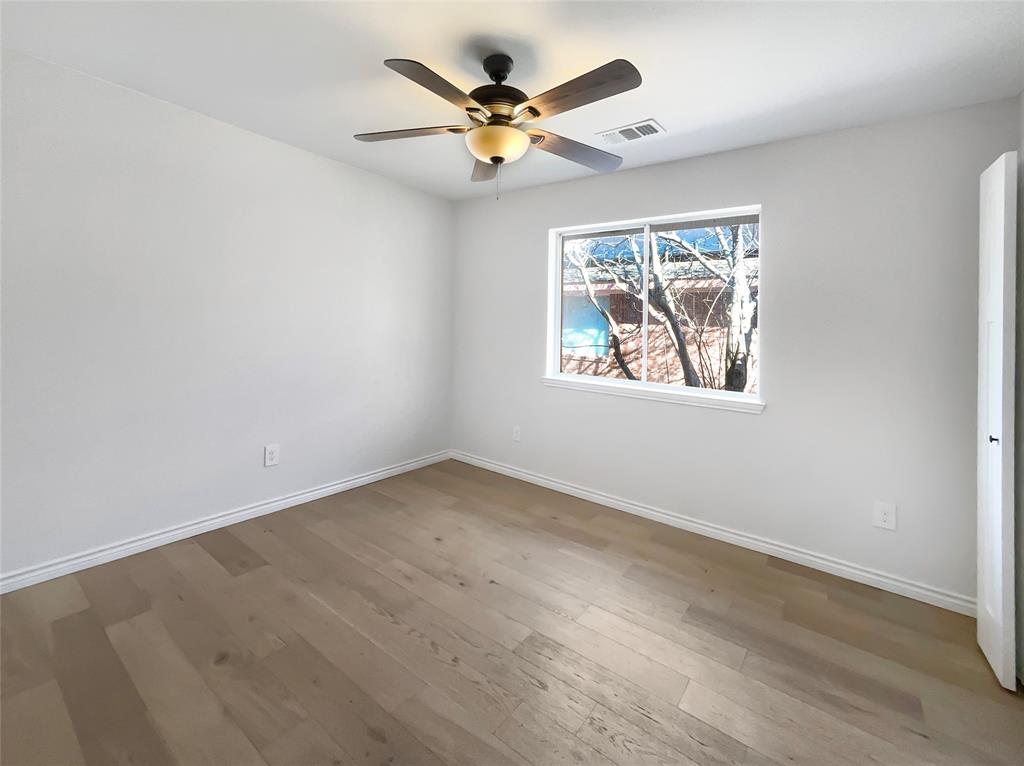 1004 Greenbriar Lane Property Photo 15