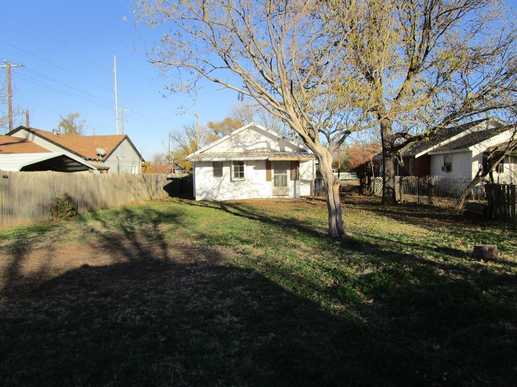 902 Lubbock Street Property Photo 7