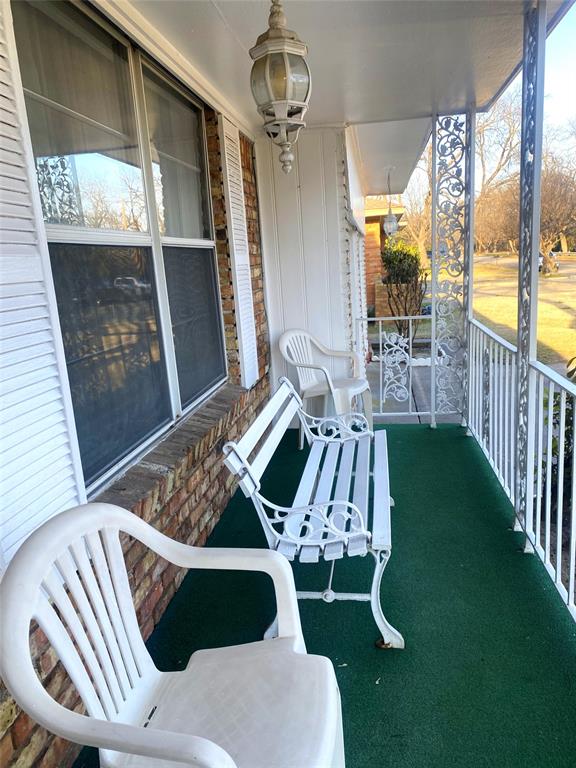 1136 E Five Mile Parkway Property Photo 4