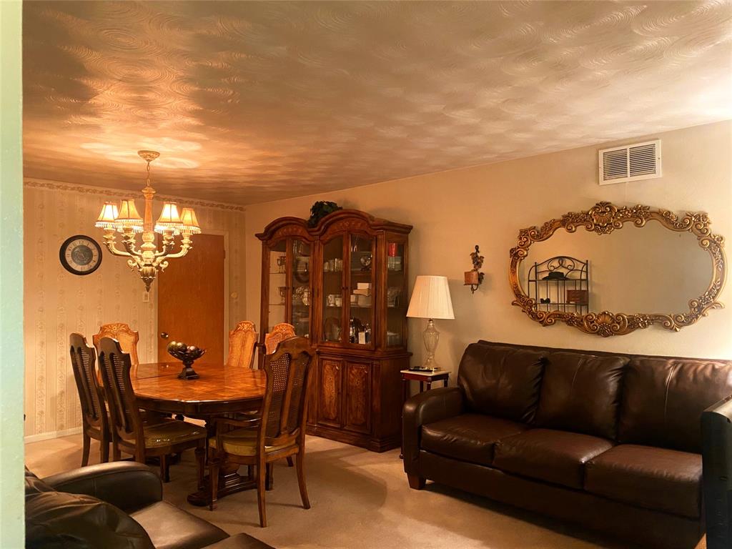 1136 E Five Mile Parkway Property Photo 6