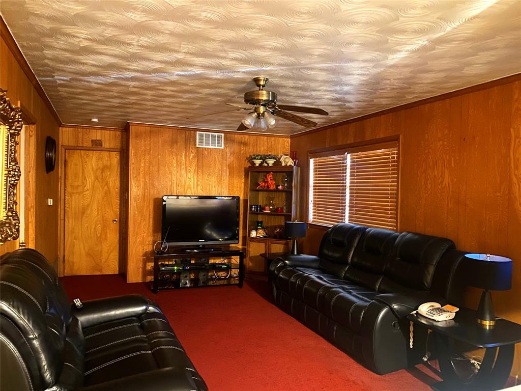 1136 E Five Mile Parkway Property Photo 8