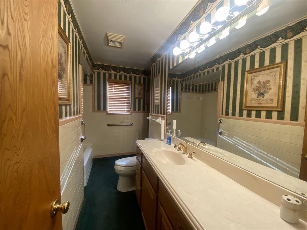 1136 E Five Mile Parkway Property Photo 18