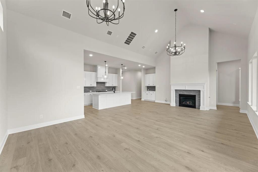9813 Dahlia Boulevard Property Photo 3