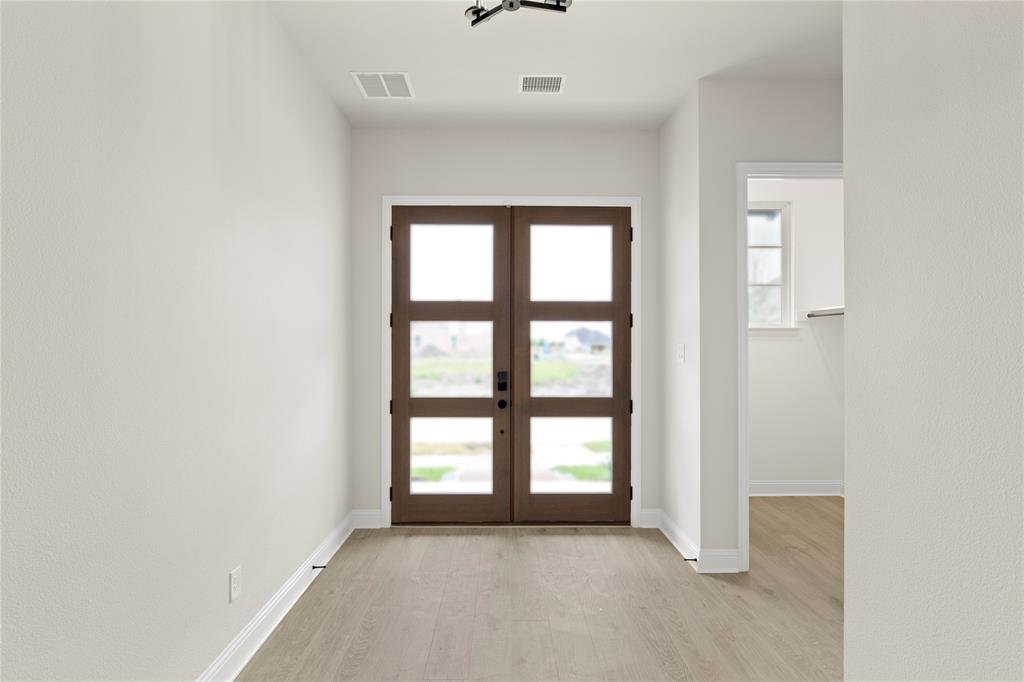 9813 Dahlia Boulevard Property Photo 4