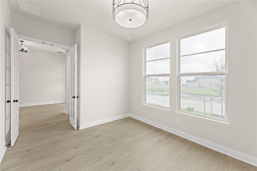 9813 Dahlia Boulevard Property Photo 6
