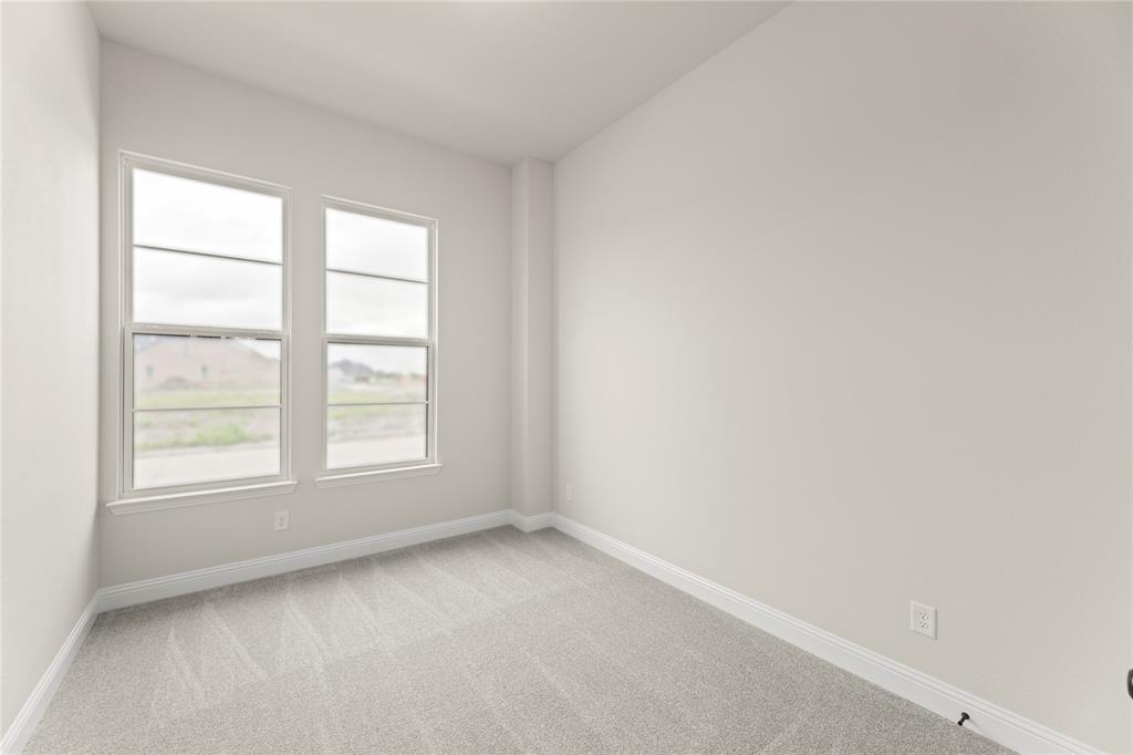 9813 Dahlia Boulevard Property Photo 8