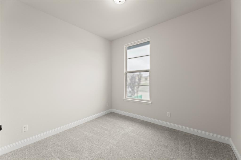 9813 Dahlia Boulevard Property Photo 11