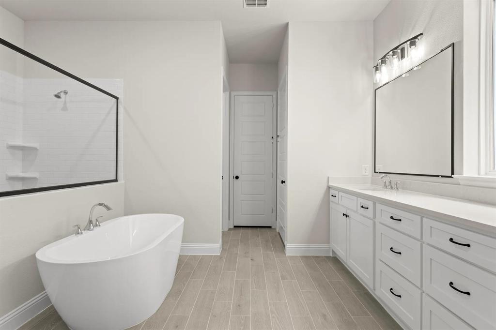 9813 Dahlia Boulevard Property Photo 17