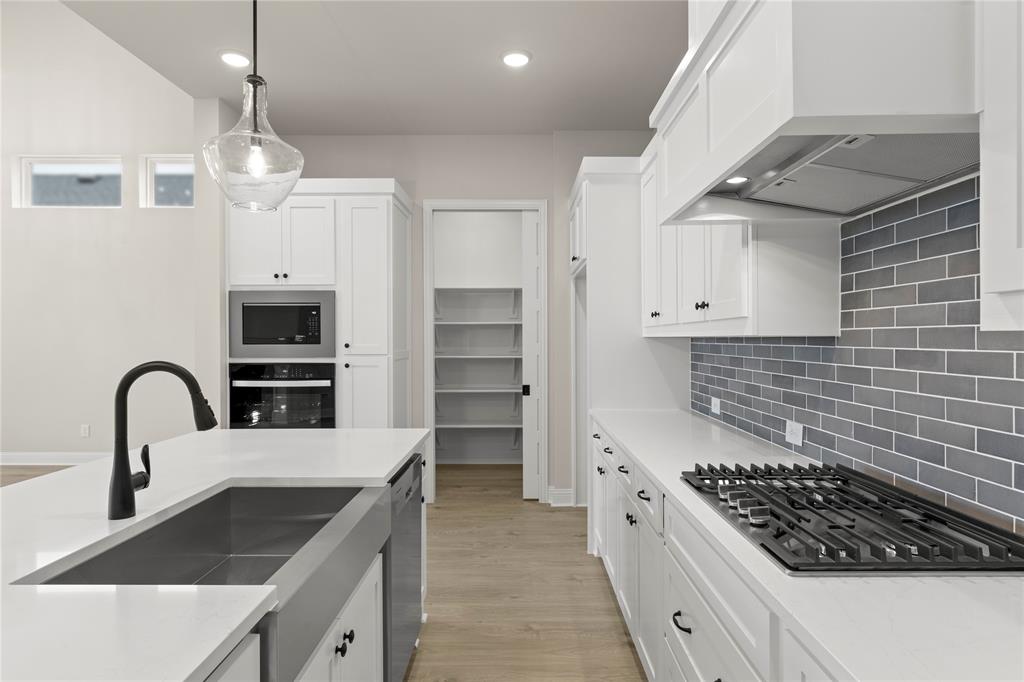 9813 Dahlia Boulevard Property Photo 21