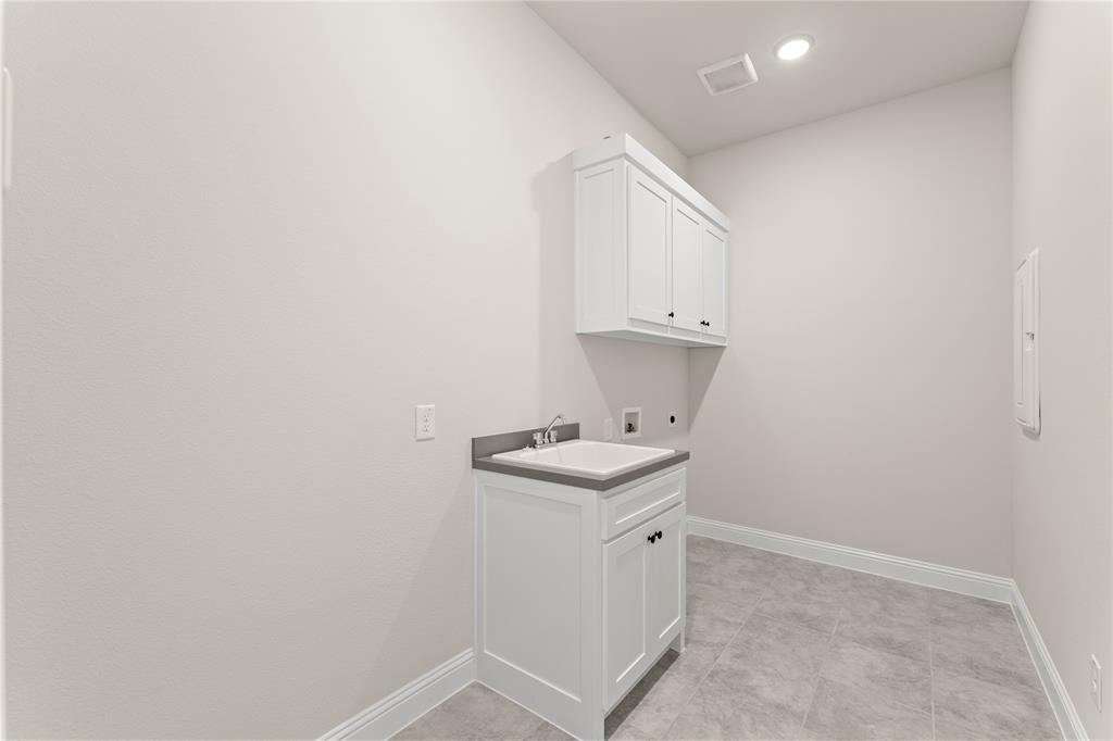 9813 Dahlia Boulevard Property Photo 27