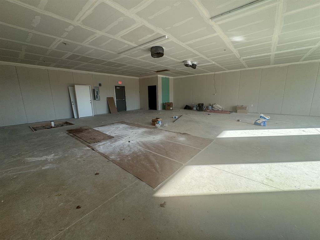 900 W Thompson Street Property Photo 14