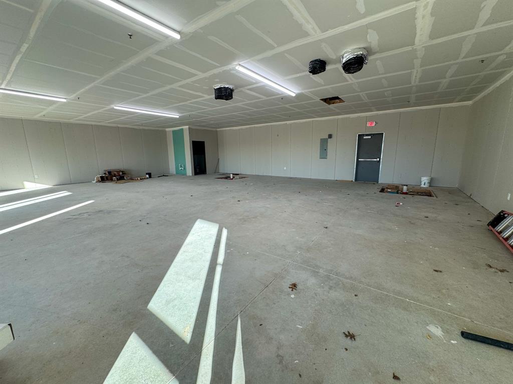 900 W Thompson Street Property Photo 21