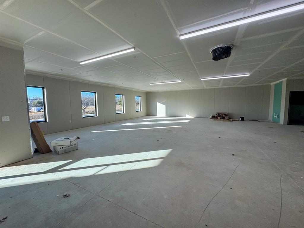 900 W Thompson Street Property Photo 22