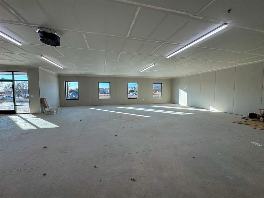 900 W Thompson Street Property Photo 23