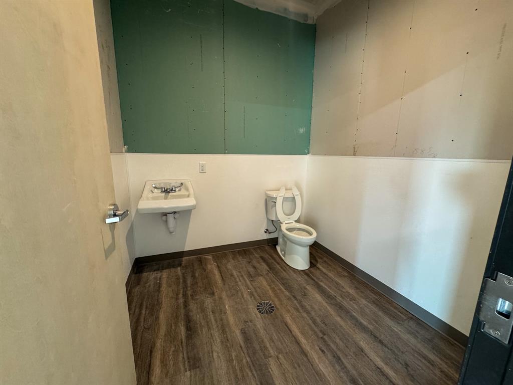 900 W Thompson Street Property Photo 24