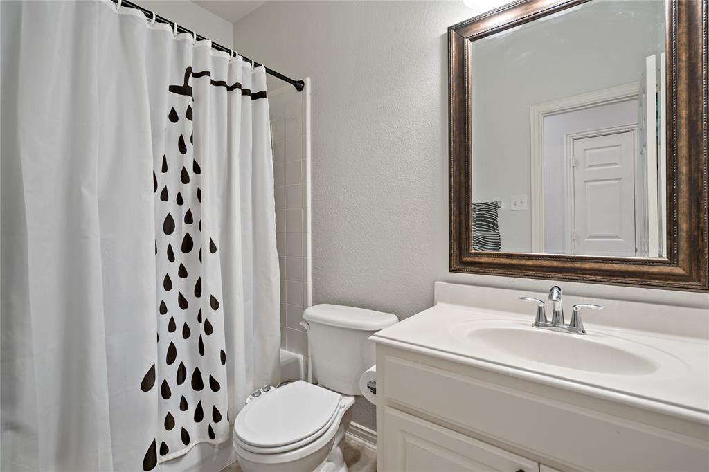 913 Royal Oaks Drive Property Photo 24
