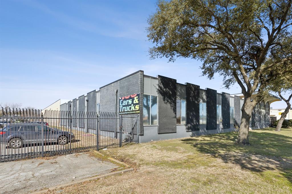 1365 Regal Row Property Photo