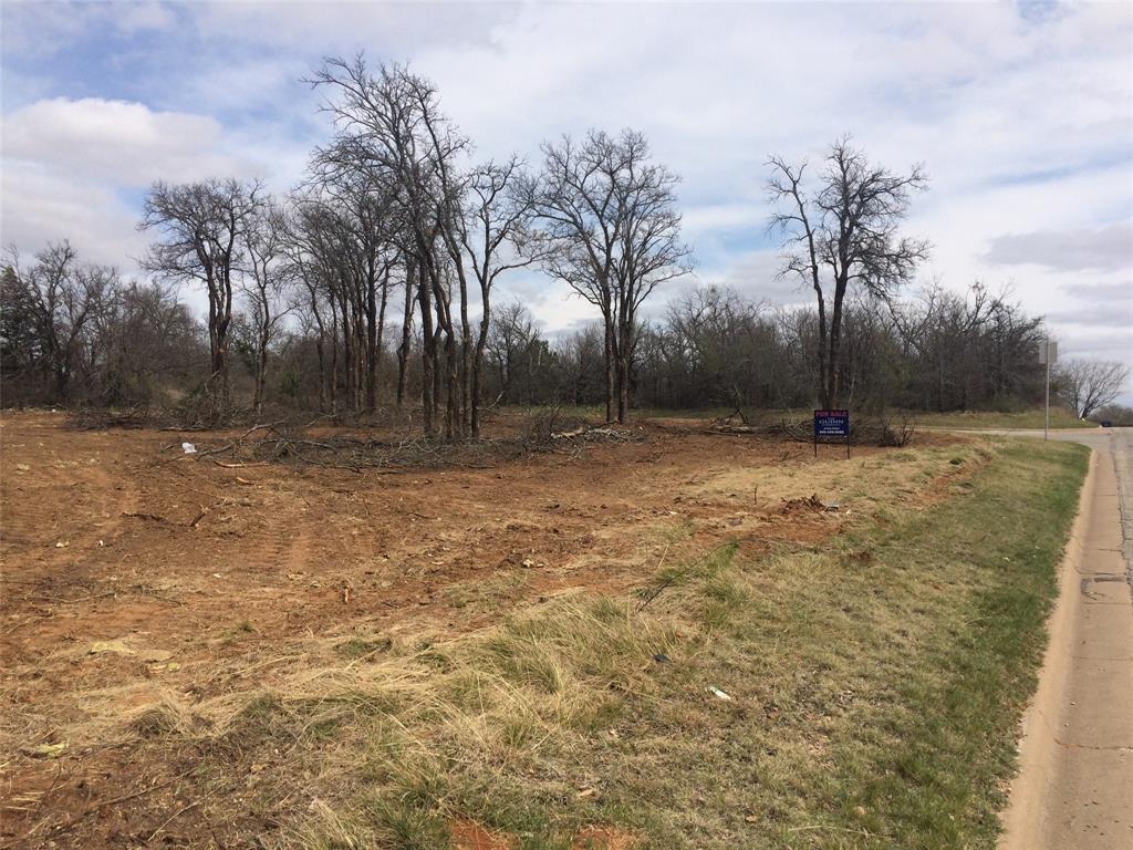 911 Pine Tree Court Property Photo 2