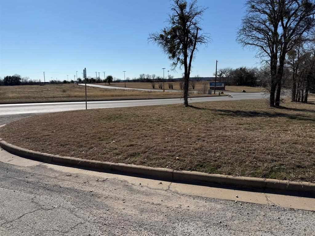911 Pine Tree Court Property Photo 6