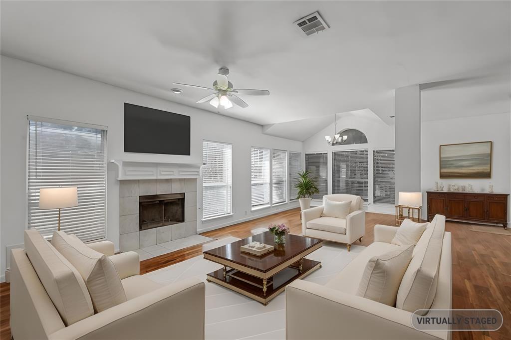 2944 Newport Drive Property Photo 3