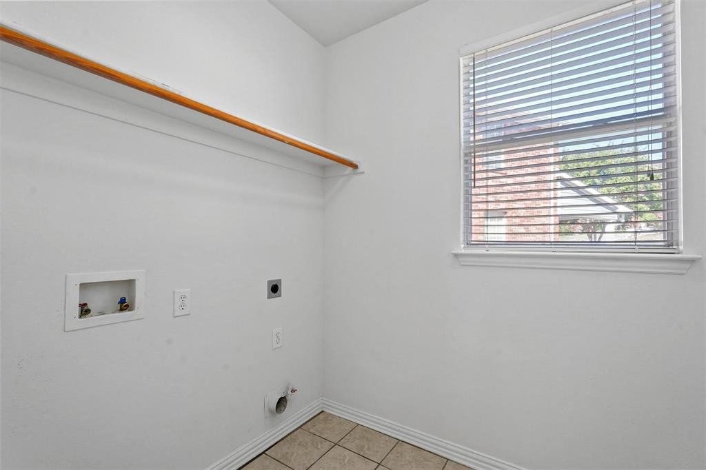 2944 Newport Drive Property Photo 21