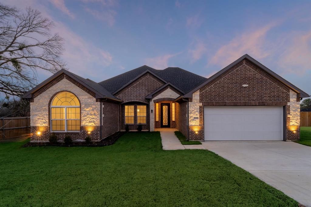 310 Oakwood Drive Property Photo