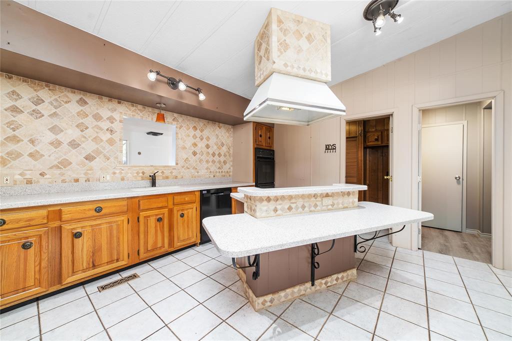 13601 Highway 377 Property Photo 8