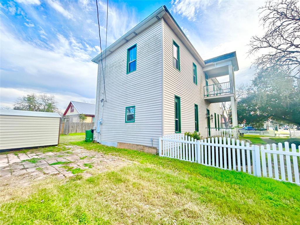 502 E Live Oak Street Property Photo 2