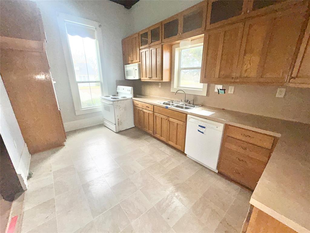 502 E Live Oak Street Property Photo 7