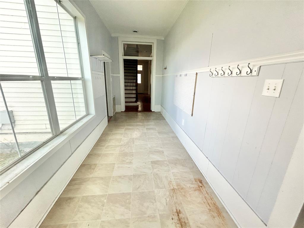 502 E Live Oak Street Property Photo 9