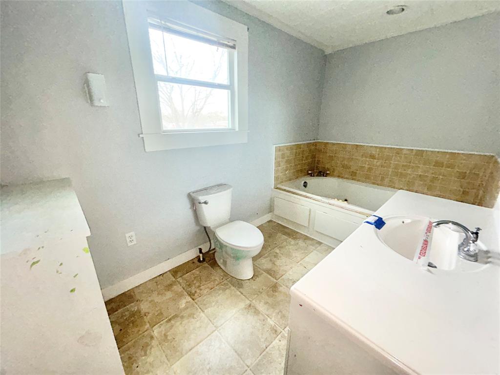 502 E Live Oak Street Property Photo 19